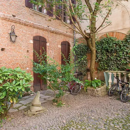 La Dame Du Taur By Cocoonr Toulouse