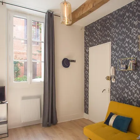 La Dame Du Taur By Cocoonr Toulouse