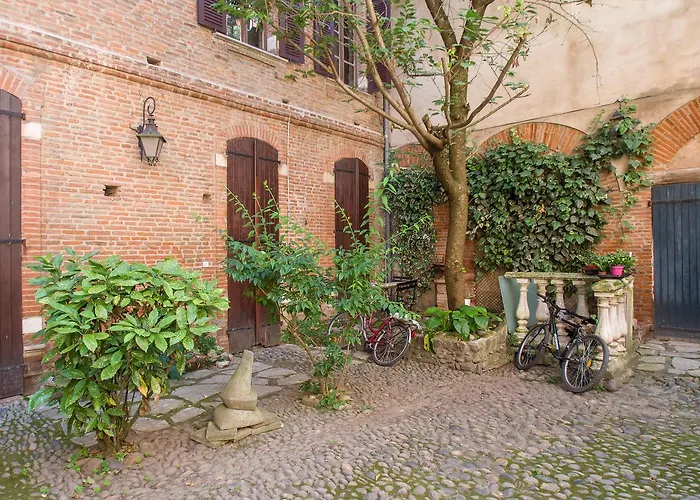 La Dame Du Taur By Cocoonr Toulouse